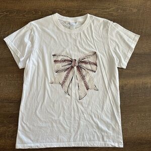 Source Unknown White Tee with Bow Design